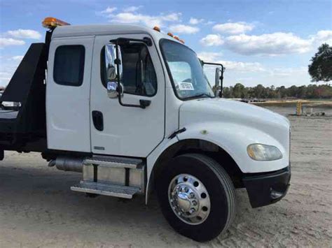 Freightliner M2 106 Medium Duty (2006) : Flatbeds & Rollbacks