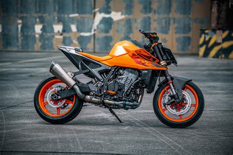 Everyday super naked: meet the new KTM 990 Duke