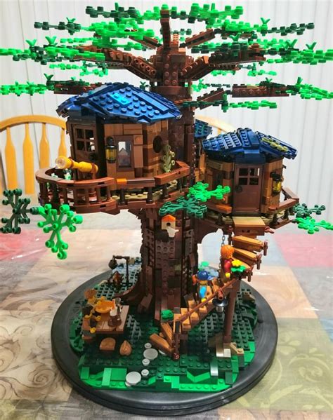 Finally completed the LEGO IDEAS Treehouse set. It's more beautiful and phenomenal than I ever ...