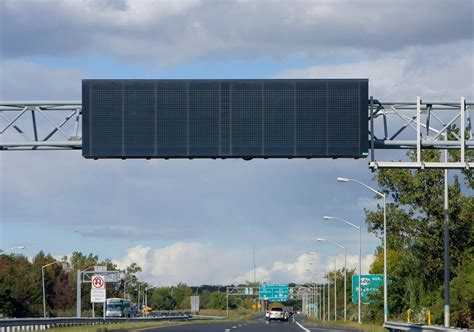 Overhead information signs out on number of Staten Island highways - silive.com