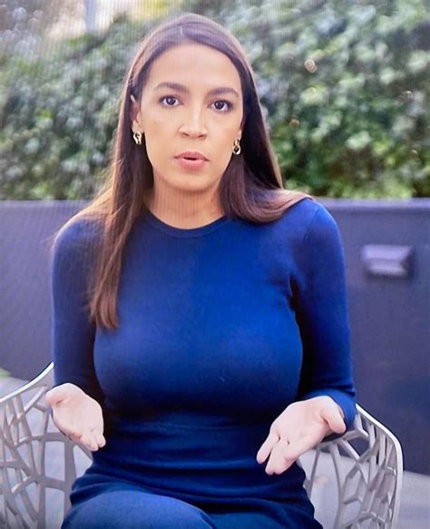 AOC : r/2busty2hide