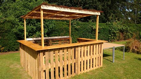 Outdoor Pallet Bar • 1001 Pallets