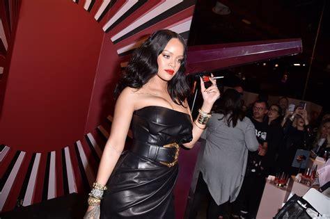 Who Is Rihanna's Boyfriend, Hassan Jameel? Drake Made Her 'Uncomfortable' At the VMAs - Newsweek