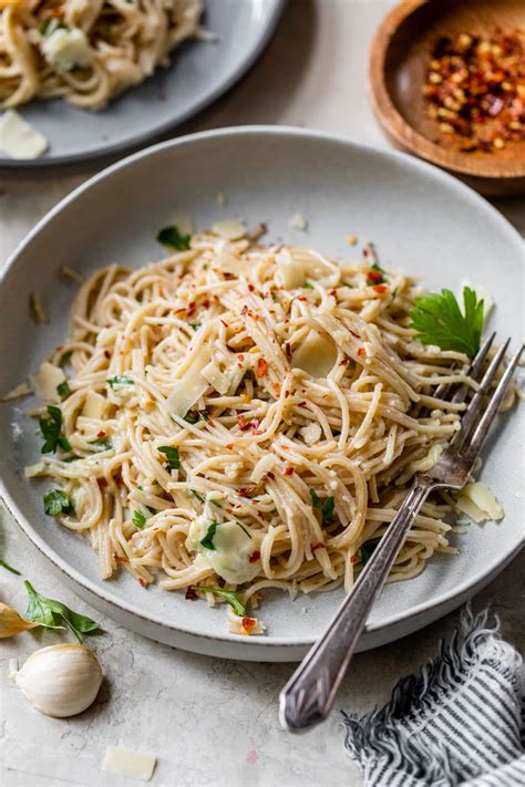 Garlic Pasta with Parmesan and Olive Oil – WellPlated.com