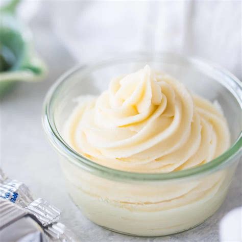 Cream Cheese Frosting: fluffy & stiff for piping -Baking a Moment