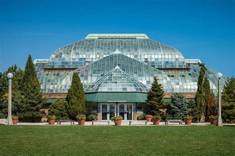 Lincoln Park Conservatory. One of the best spots in Chicago to see Spring flowers! | Lincoln ...