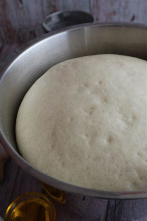 Basic yeast dough recipe – with many tips and vegan variant