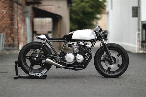 PITCH PERFECT. Hookie’s ‘Black Swan’ Honda CB750 Cafe Racer - Pipeburn