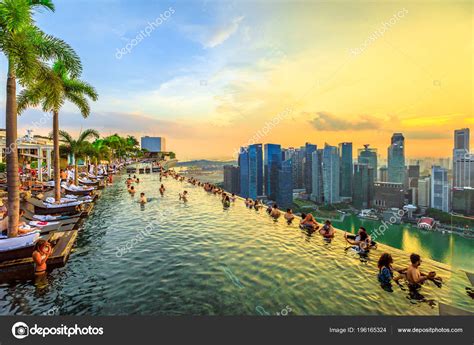 Infinity Pool Singapore – Stock Editorial Photo © bennymarty #196165324