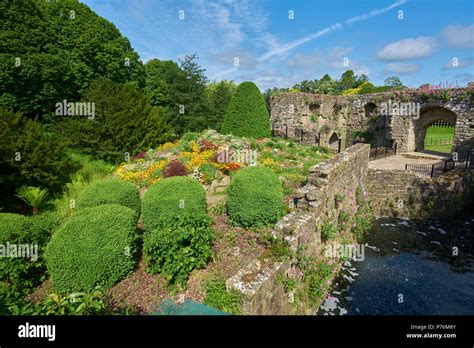 leeds castle gardens barbican Stock Photo - Alamy