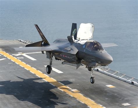 F-35B Vertical Landing at Sea | F-35B test aircraft BF-1 lan… | Flickr