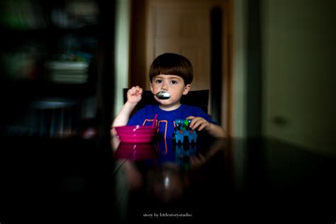 photo of child eating cereal by Andrea Moffatt - Click Magazine