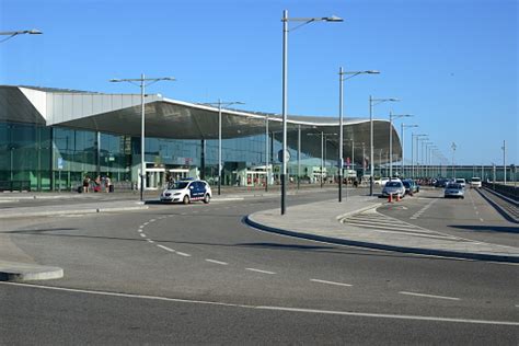 Aeropuerto De Barcelona El Prat Terminal 1 Cataluña España Foto de ...