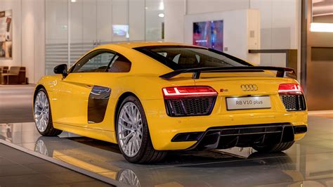 Vegas Yellow 2016 Audi R8 V10 plus Arrives at Audi Forum Neckarsulm - autoevolution