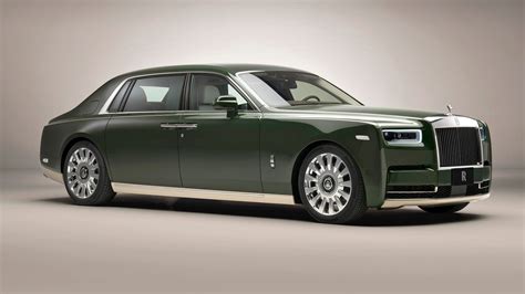 2022 Rolls-Royce Phantom Buyer's Guide: Reviews, Specs, Comparisons