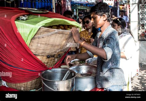 Puchka in kolkata hi-res stock photography and images - Alamy