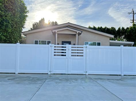 Vinyl Privacy Fence - Top Notch Vinyl Fencing