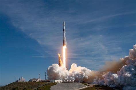 (Update: Launched) SpaceX to launch first Starlink satellites with ...