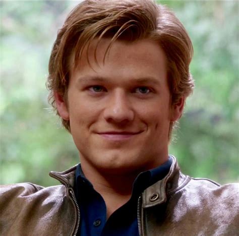 Lucas Till as Angus MacGyver in the MacGyver reboot 1x14 Fish Scaler | Lucas till macgyver ...