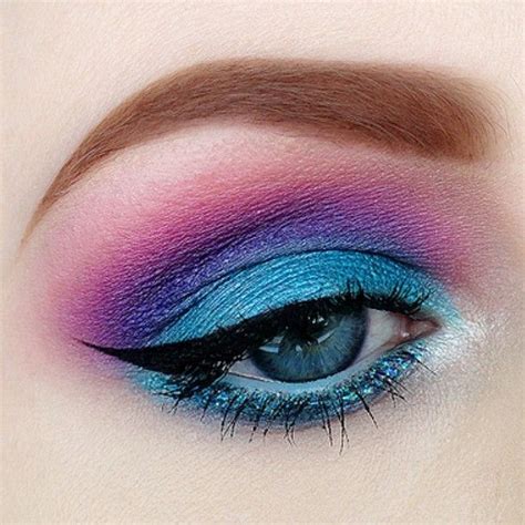 21 Dramatic Colorful Makeup Tutorials - Top Dreamer