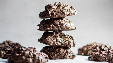 Chocolate Macaroons {A Delicious Combination of Chocolate & Coconut} | Bake It With Love