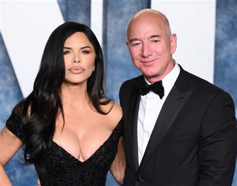 Jeff Bezos and Lauren Sanchez Are Engaged