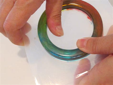 Make a rainbow swirl resin bracelet - resin bracelet DIY - Resin Obsession