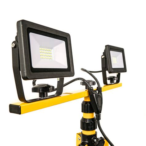 LED Twin Tripod Work Light IP65 240V 2x20W 2x2000lm