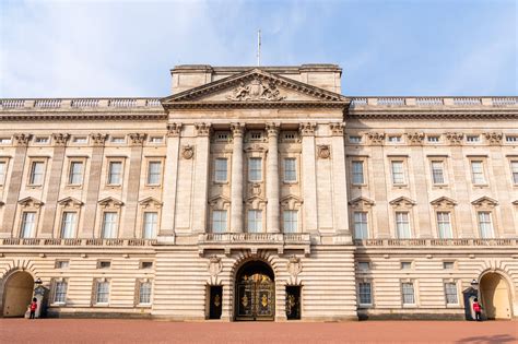 Buckingham Palace in London - The Queen’s Main London Residence – Go Guides