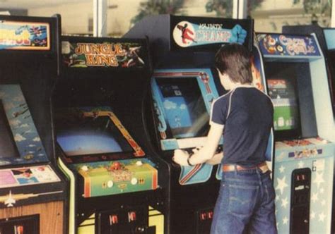 Guy playing Karate Champ at the arcade, 1980s : r/OldSchoolCool