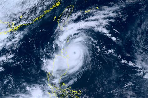 Super typhoon Saola barrels toward Hong Kong and China prompting highest level warning | The ...