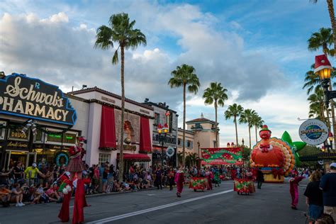 Universal's Holiday Parade Featuring Macy's 2017 at Universal Orlando