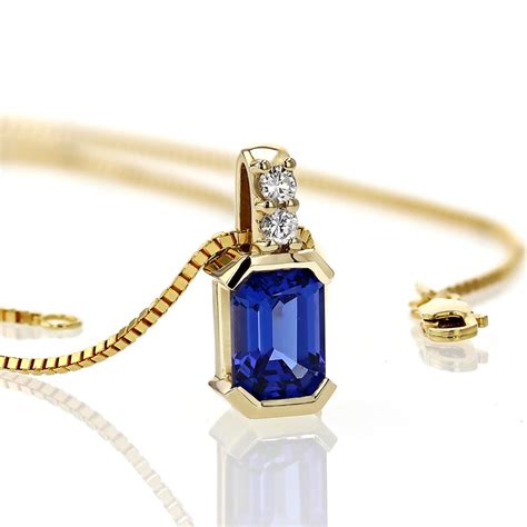 Tanzanite Pendant in Yellow Gold - Custom Jewelry Design