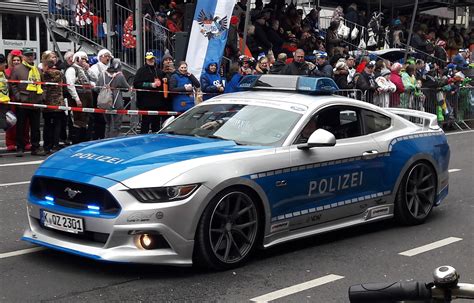 Ford Mustang police car leads 2017 Cologne Carnival parade