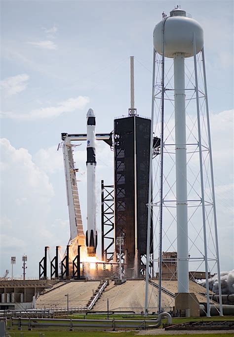 Here Are the Glorious HD Photos of the SpaceX Crew Dragon Launch ...