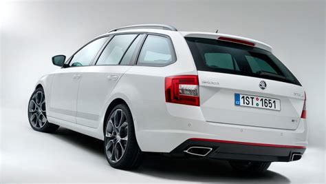 Skoda Octavia vRS Estate review | Auto Express