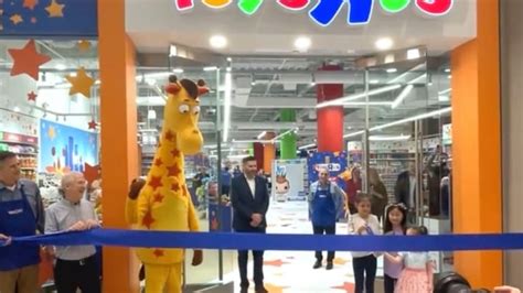 Toys R Us officially opens at Mall of America - Bring Me The News