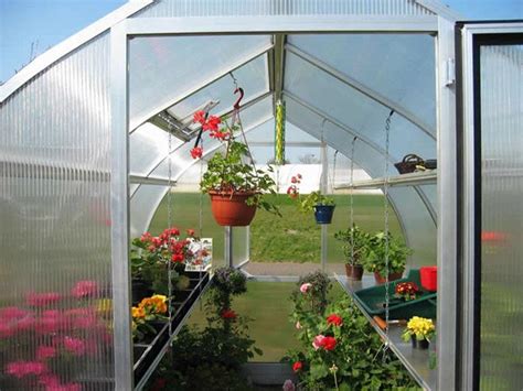 Small Greenhouse - How to Maximize Your Space