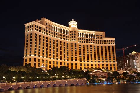 File:Bellagio Las Vegas Nacht.JPG - Wikimedia Commons