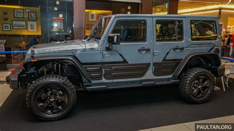 Jeep Wrangler Unlimited Sahara “Batwrangler” – one-off, Mopar accessories, custom paint job ...