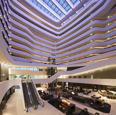 Hilton Amsterdam en aeropuerto de Schiphol / Mecanoo | ArchDaily en Español