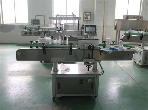 Automatic glass bottle adhesive labeling machine – New Crown Machinery