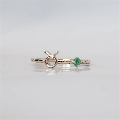 14K Taurus Horoscope Birthstone Ring (Emerald + Diamond)