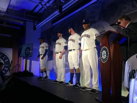 Mariners formally introduce new Sunday alternate uniforms - Lookout Landing