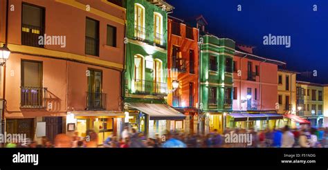 barrio humedo nightlife, in leon downtown at castilla spain Stock Photo - Alamy