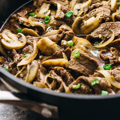 Easy beef with mushrooms and onions - Savory Tooth