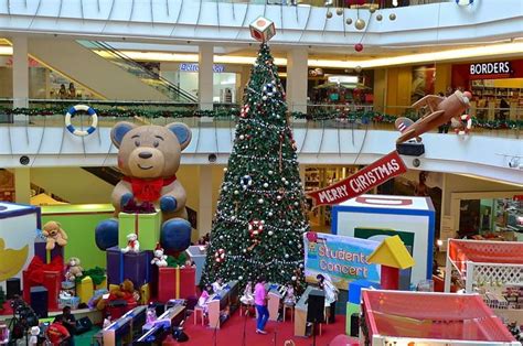 A bear, a plane and a Christmas tree at Tropicana City Mall | Christmas decorations, Christmas ...