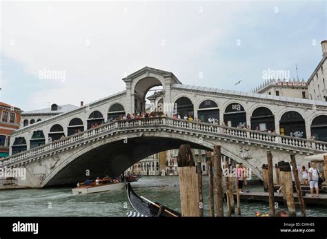 The Iconic historic Rialto Bridge crossing the Grand Canal, Rialto ...