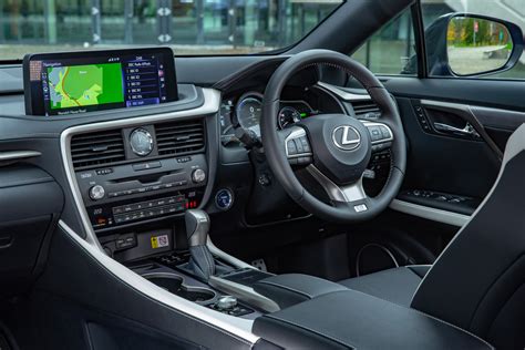 Lexus RX 450h interior & comfort | DrivingElectric