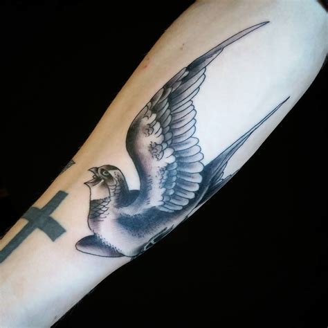 80+ Best Swallow Bird Tattoo Meaning and Designs - Fly in The Sky (2019)